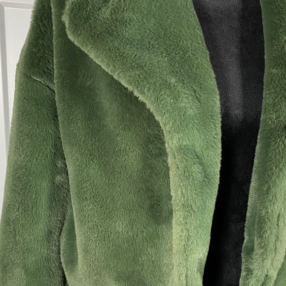 Ashley Women's Green Faux Fur Open Front Jacket Medium - Picture 3 of 11